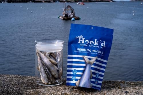 Totally Hook'd Freeze‑Dried Single‑Ingredient Treats, High‑Protein Omega-3 Training Snack for Dogs & Cats (2 Ounce, Herring)
