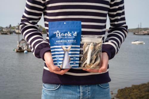 Totally Hook'd Freeze‑Dried Single‑Ingredient Treats, High‑Protein Omega-3 Training Snack for Dogs & Cats (2 Ounce, Herring)