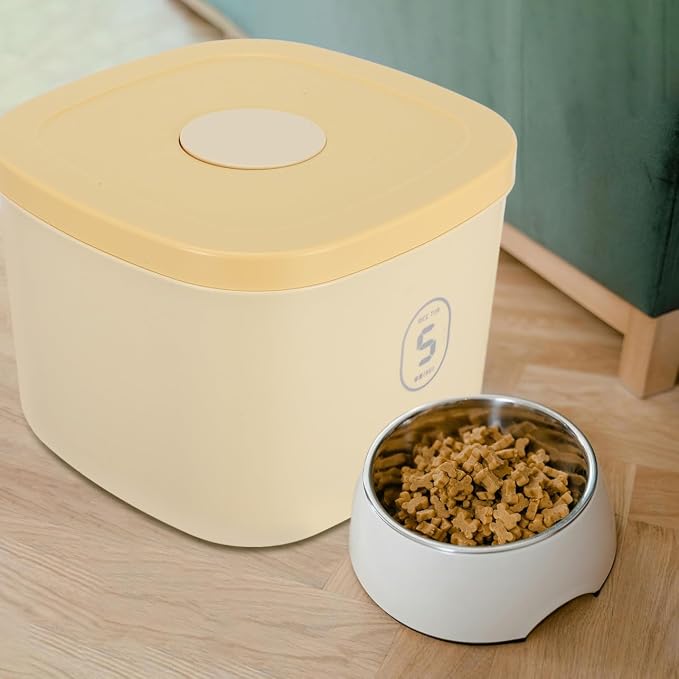 Cabilock Small Pet Food Storage Container Airtight Vacuum-sealed Yellow Grain Storage Bin for Dog and Cat Food, Moisture-proof Small Capacity Bucket Suitable for Travel and Home Use